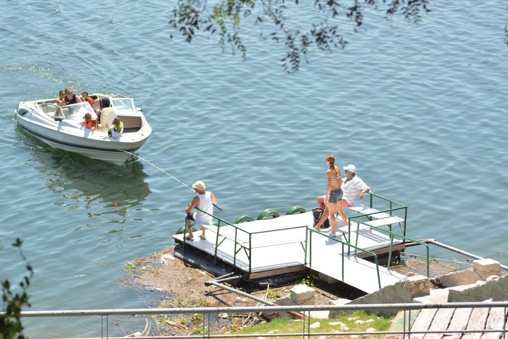 Hotel Del Dique Кабра Корал Екстериор снимка
